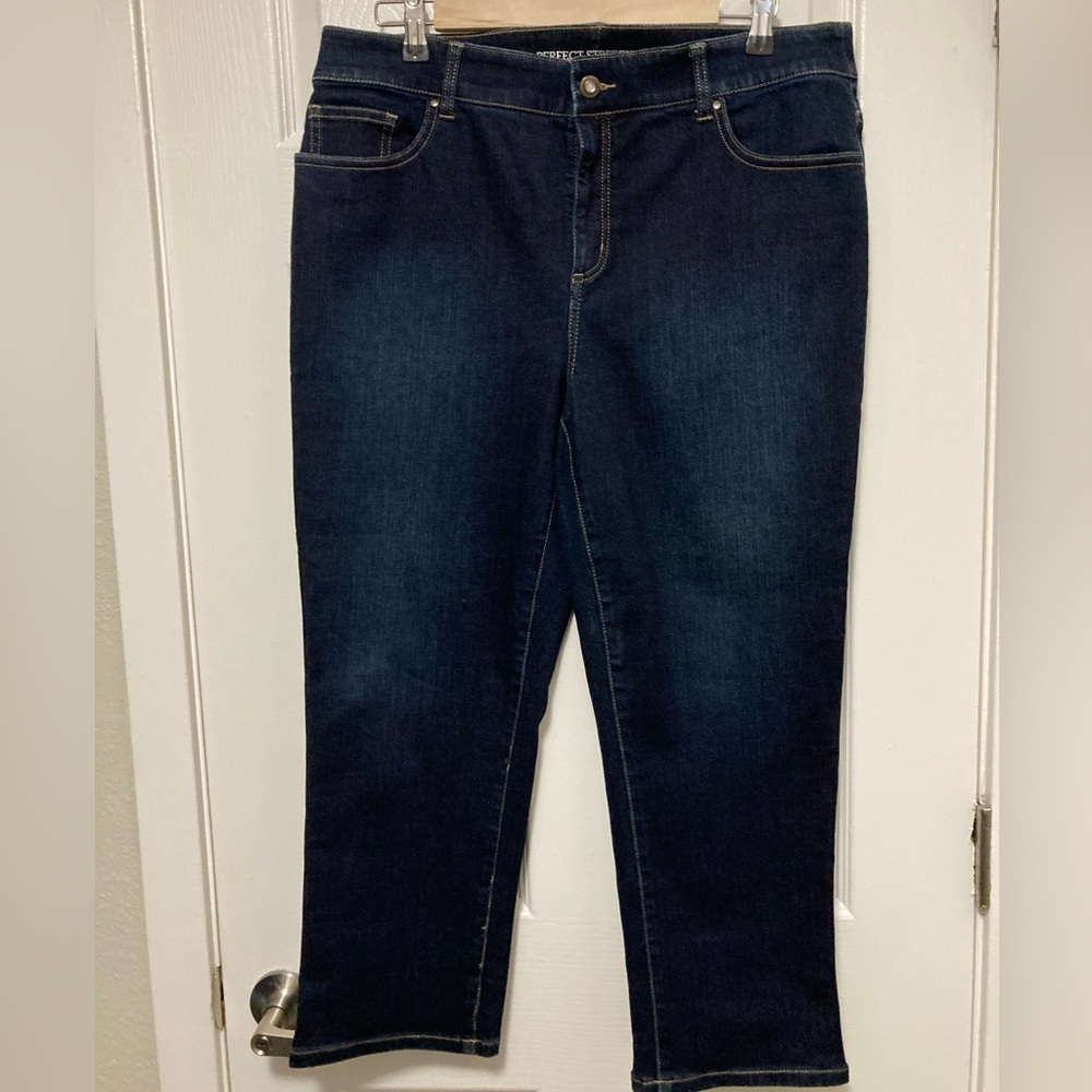 *Chico’s Perfect Stretch Dark Wash High Rise Size 2/Large Denim Capris #PW